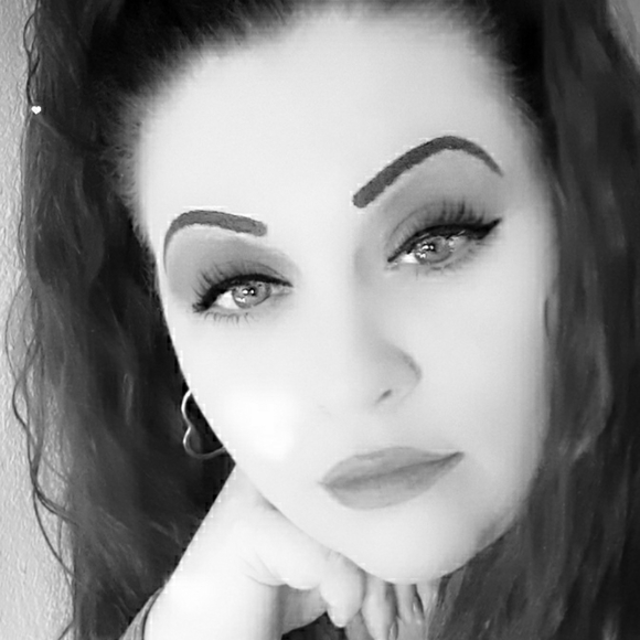 New stuff coming soon!! Woman's, Children's, shoes, home goods, skincare etc. - Picture 8 of 12